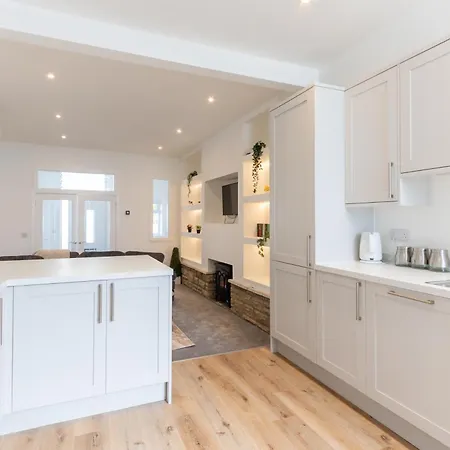 Spacious 3bd House - Fast Wi-fi - Smart Tv