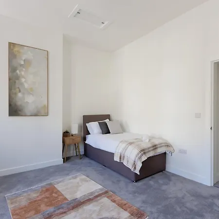 Nyaraló Spacious 3bd House - Fast Wi-fi - Smart Tv *
