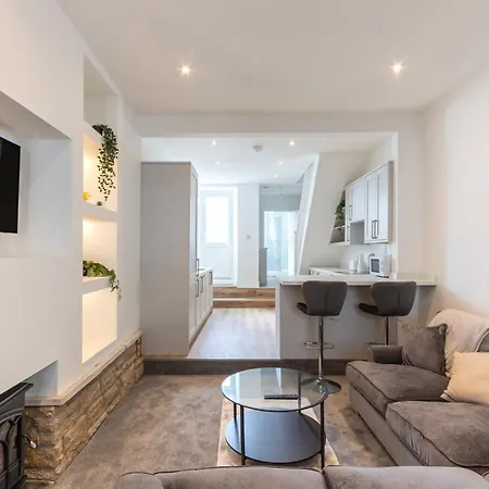 Nyaraló Spacious 3bd House - Fast Wi-fi - Smart Tv *