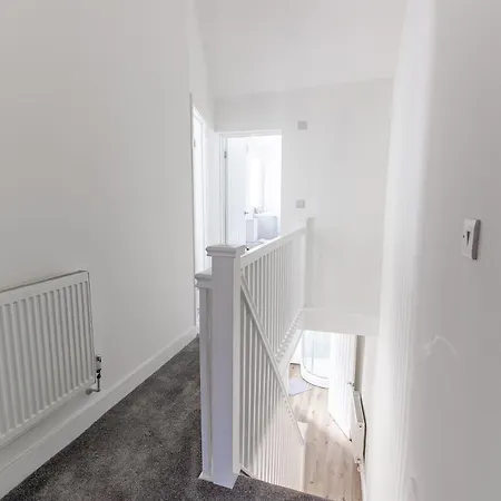 Nyaraló Spacious 3bd House - Fast Wi-fi - Smart Tv